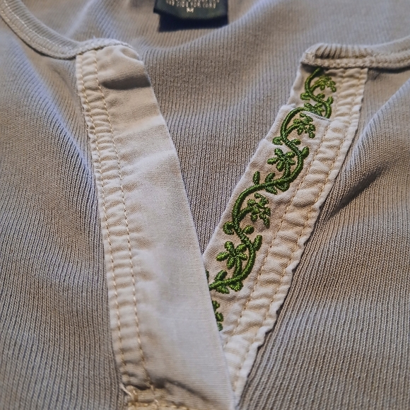 Eddie Bauer Women's Size Medium Long Sleeve Olive Green Top - Picture 4 of 9